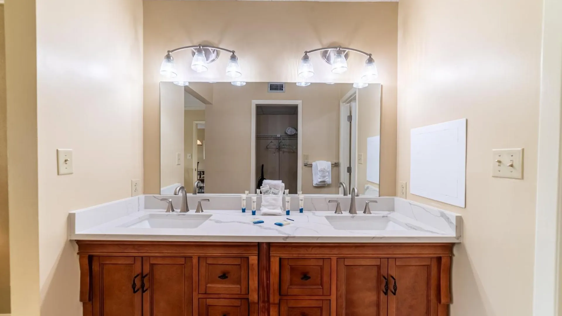 Edgewater Villa 1303 'Gone Gulf'N' Panama City Beach Holiday home